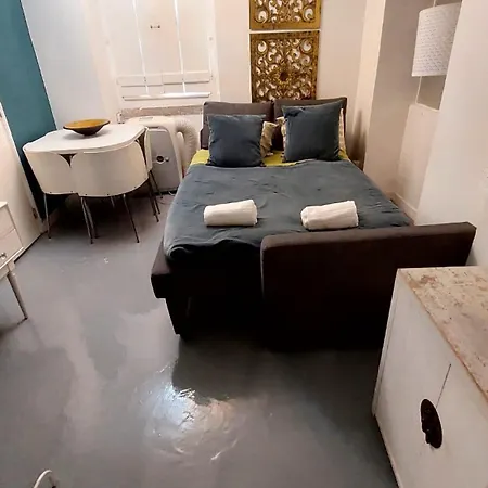 Charmy Oveelooking Rossio Lissabon